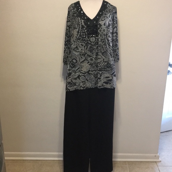 2️⃣Beautiful 2-pc business outfit2️⃣ - Picture 1 of 9